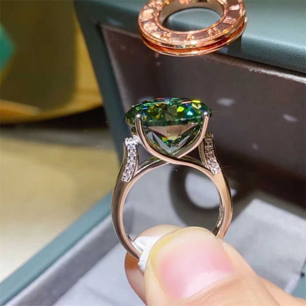 New Green 5 carat mossinaite Diamond  ring 925 silver 14 k gold Finish
